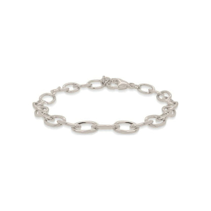 Detail van de zilveren 24KAE armband met schakels, elegant en tijdloos ontwerp.