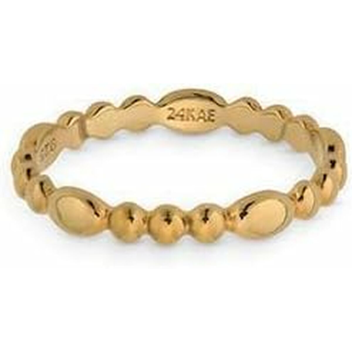 Detail van de 24KAE ring met een golvende, gouden afwerking en subtiele bollen.