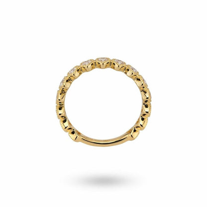 Gouden 24KAE ring met elegant design en sprankelende details, zijaanzicht.