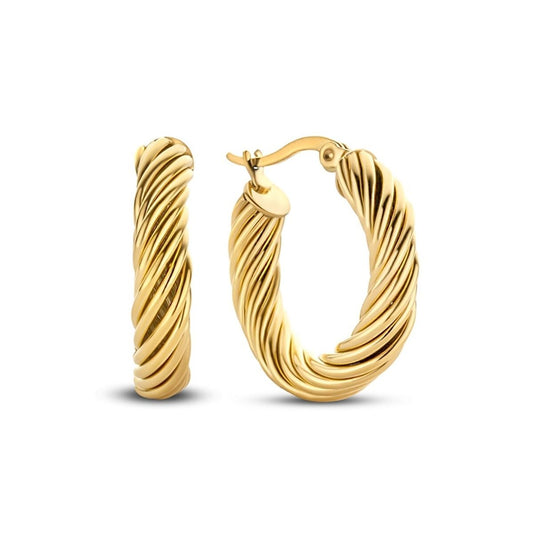 Gouden CO88 Collection oorbellen met een tijdloos, gedraaid ontwerp.