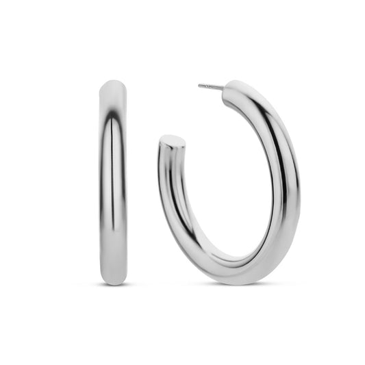 Zilverkleurige CO88 Collection oorbellen met een elegante, moderne vorm.
