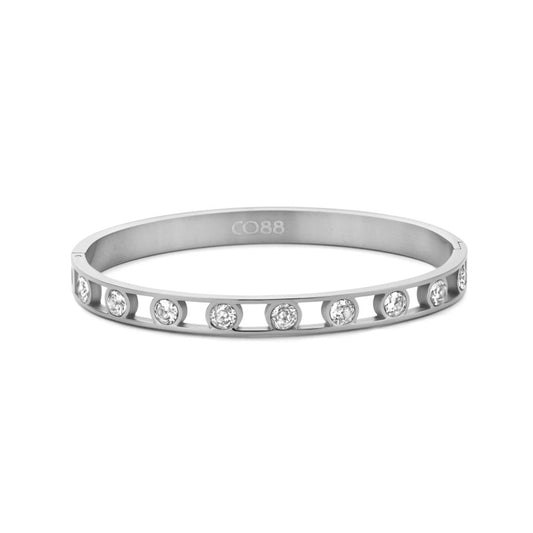Zilverkleurige CO88 Collection armband met elegante stenen, ideaal voor elke gelegenheid.