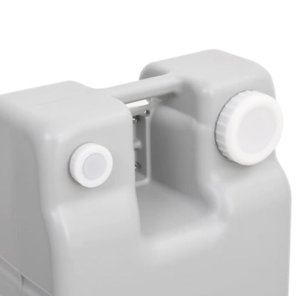 Detail van de grijze vidaXL watertank met wielen en wateruitlaat.