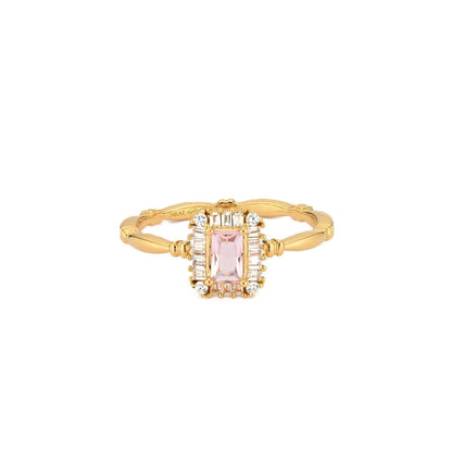 24KAE damesring in 14-karaats goud met een elegante, roze edelsteen in het midden.