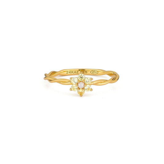 Gouden 14 karaat ring van 24KAE met een elegante bloemvormige zetting.