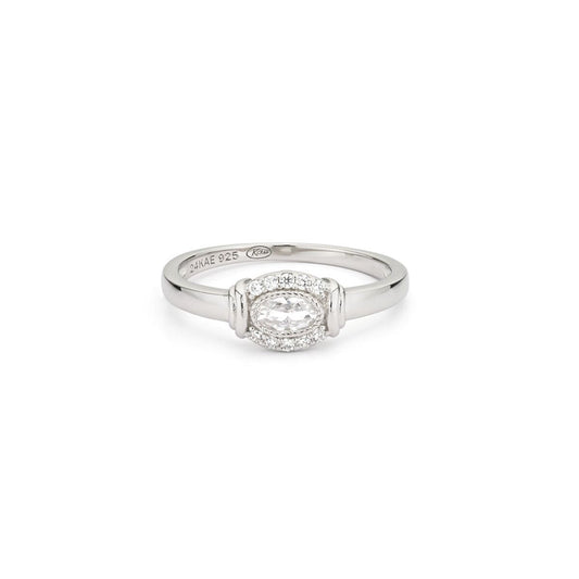 Zilverkleurige 24KAE ring met elegante afwerking en sprankelende details.