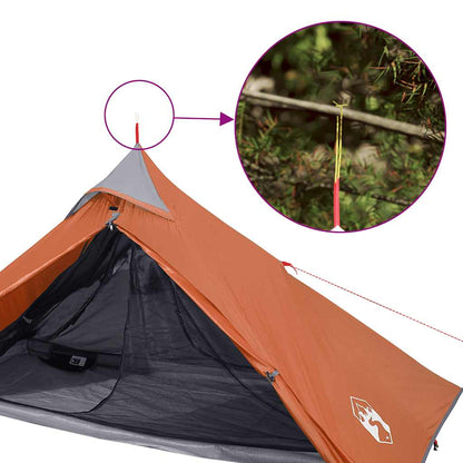 Detail van de tipi tent met waterdichte bovenkant en bevestigingspunt.