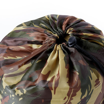 Detail van de ingepakte vidaXL slaapzak in camouflageprint, met trekkoordsluiting.