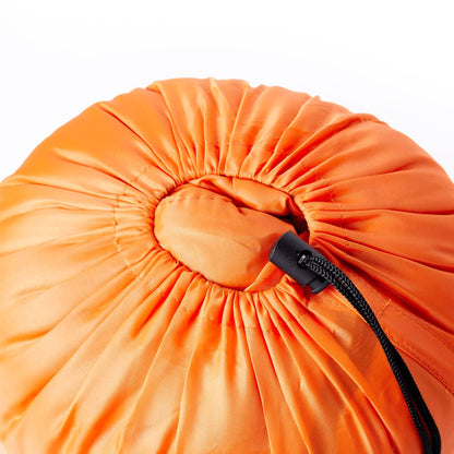 Detail van de oranje opbergtas van de vidaXL slaapzak met trekkoordsluiting.