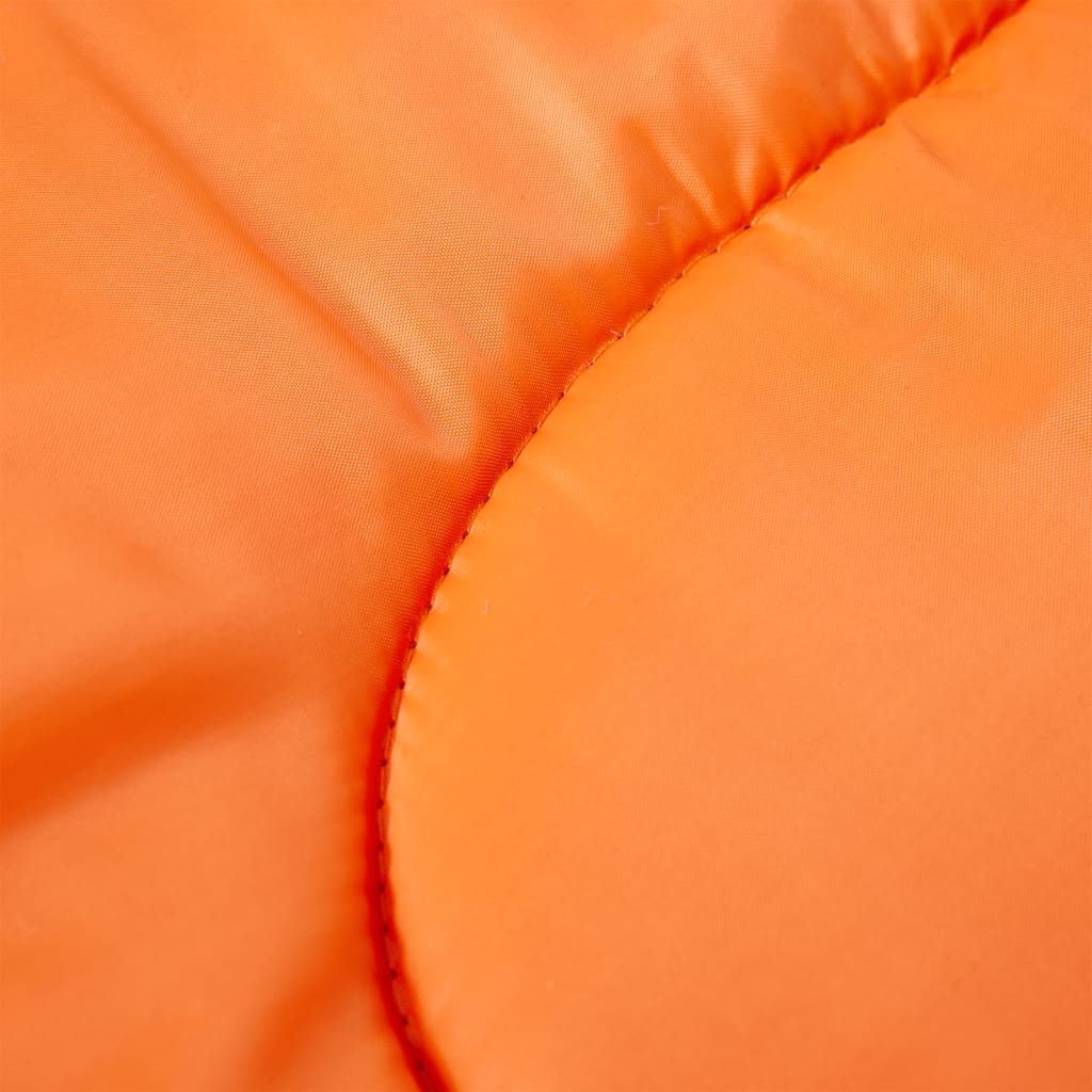 Detail van de oranje polyester stof van de vidaXL slaapzak met een gladde afwerking.
