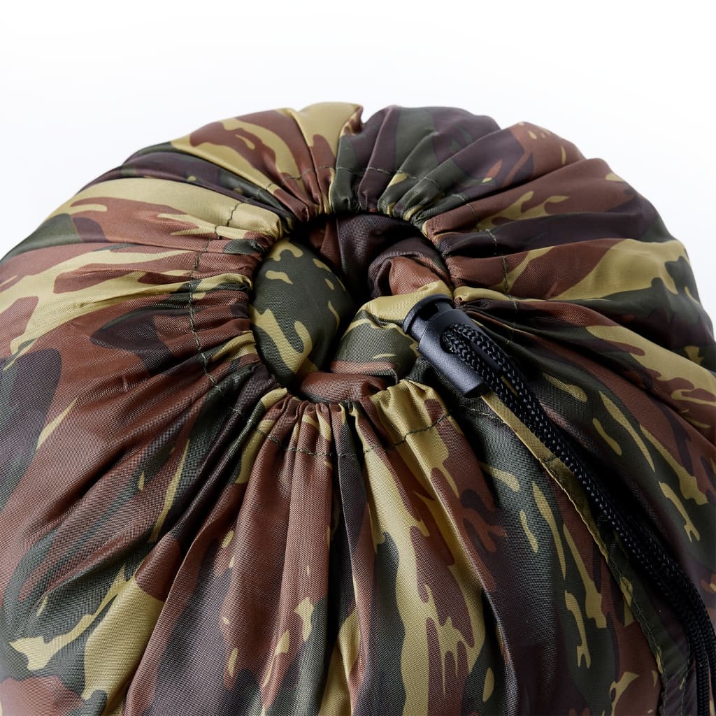Detail van de bovenkant van de camouflagedessin slaapzak van vidaXL met trekkoord.