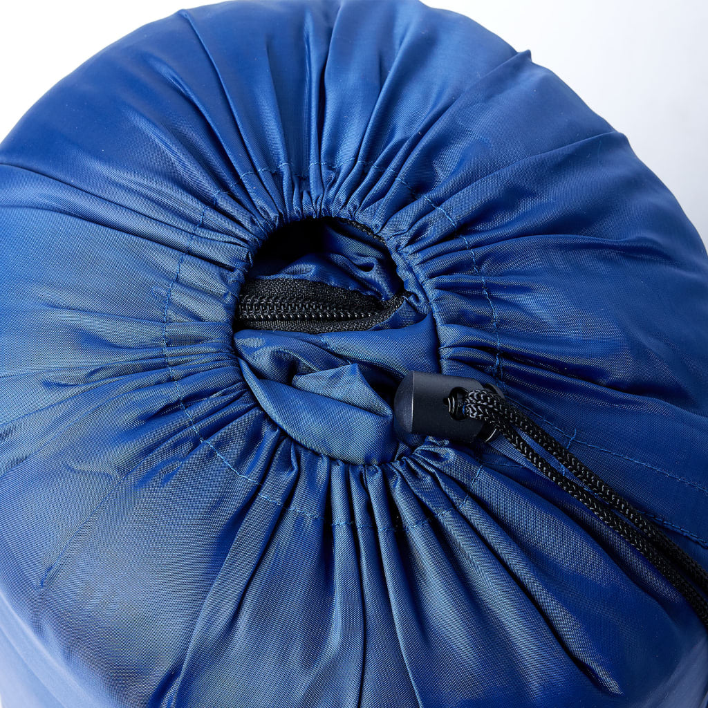 Detail van de opbergzak van de vidaXL mummie slaapzak in donkerblauw met trekkoord.