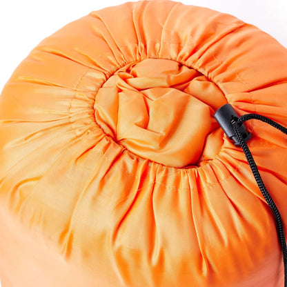 Detail van de oranje opbergtas van de vidaXL mummie slaapzak, met trekkoordsluiting.