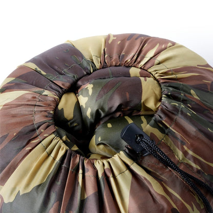 Detail van de mummievormige vidaXL slaapzak met camouflagepatroon en trekkoord.