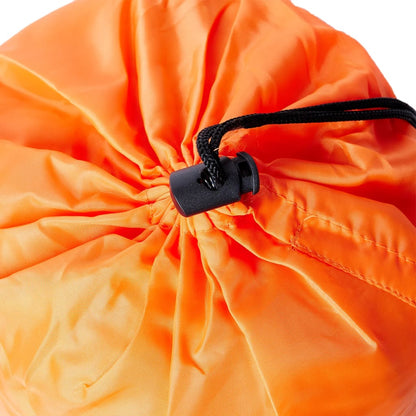 Detail van de oranje draagtas van de vidaXL mummie slaapzak met trekkoord.