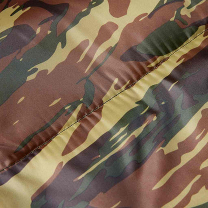 Detail van de camouflageprint op de vidaXL mummie slaapzak voor volwassenen.