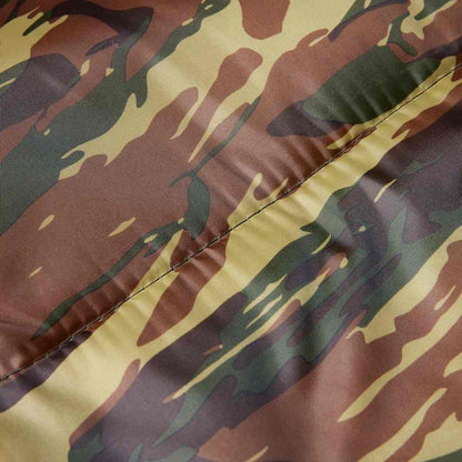 Detail van de camouflageprint op de vidaXL mummie slaapzak voor volwassenen.