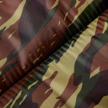 Detail van de camouflageprint van de vidaXL mummie slaapzak voor volwassenen.