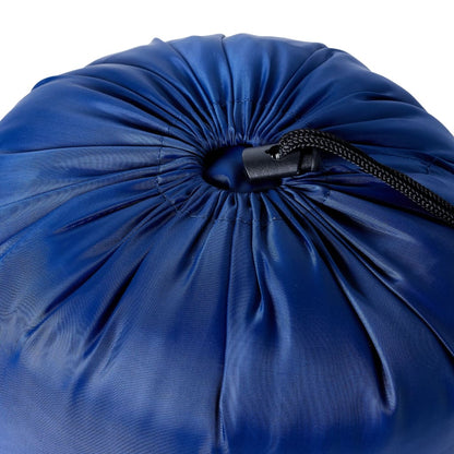 Detail van de blauwe opbergtas van de vidaXL mummie slaapzak met trekkoord.