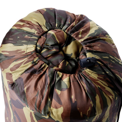 Detail van de camouflage slaapzak mummie van vidaXL met trekkoordsluiting.