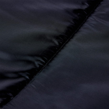 Detail van de zwarte mummie slaapzak van vidaXL met een gladde, waterbestendige afwerking.