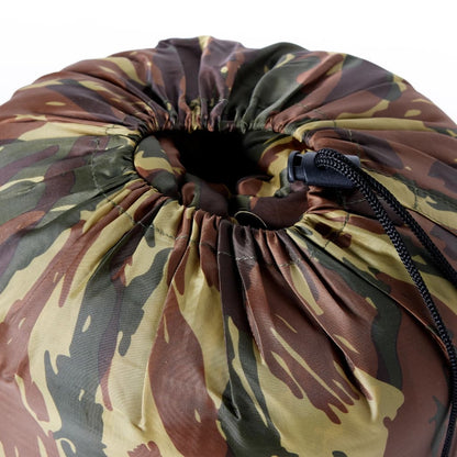 Detail van de camouflage draagtas van de vidaXL mummie slaapzak, met trekkoordsluiting.
