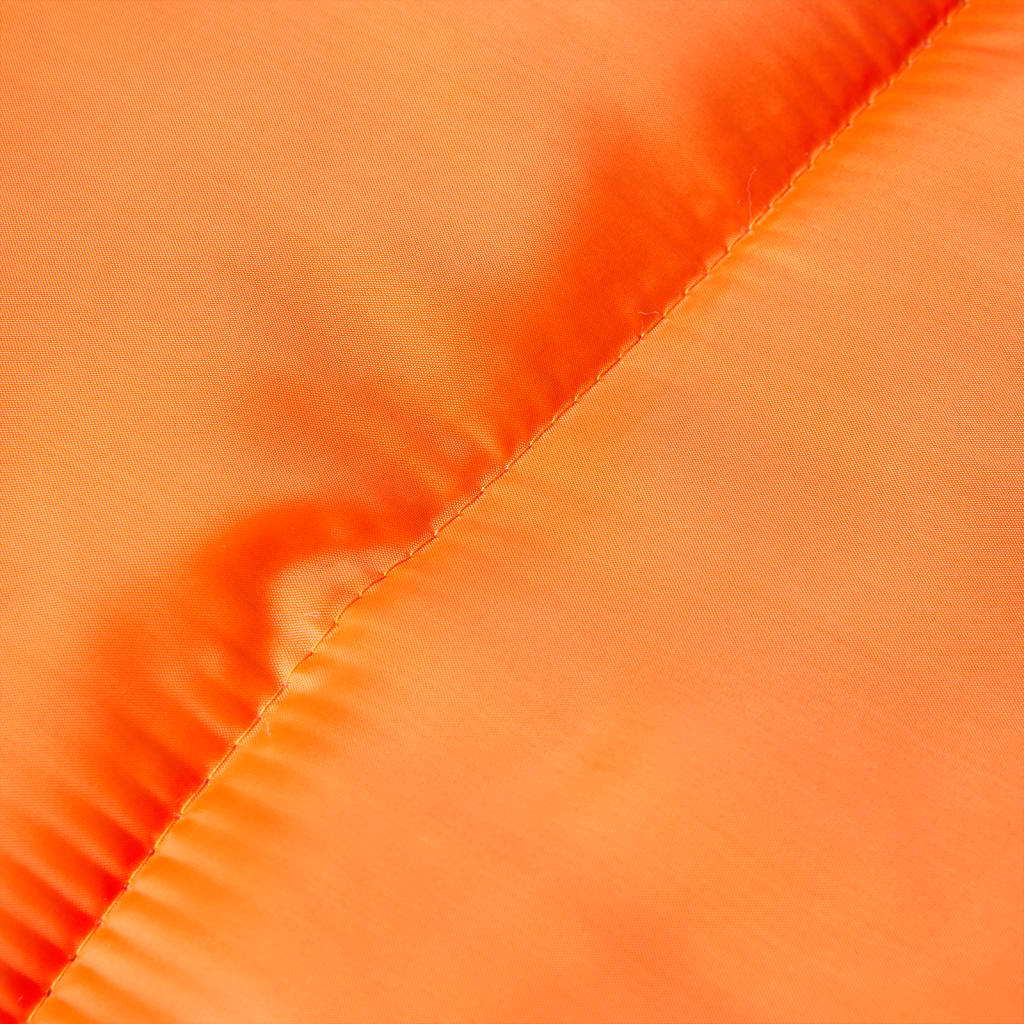 Detail van de oranje stof van de vidaXL mummie slaapzak met zichtbare stiksels.