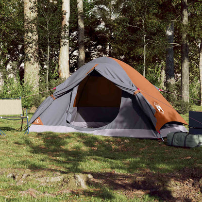 Zijaanzicht van de vidaXL koepeltent in grijs en oranje, opgesteld in de natuur.