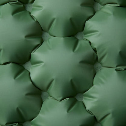 Detail van het groene, zelfopblazende oppervlak van de vidaXL kampeermatras.