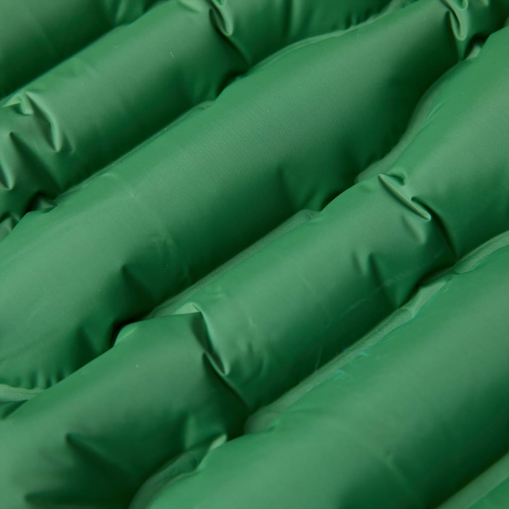 Detail van het groene vidaXL zelfopblazende kampeermatras met kussen, zijaanzicht van de structuur.