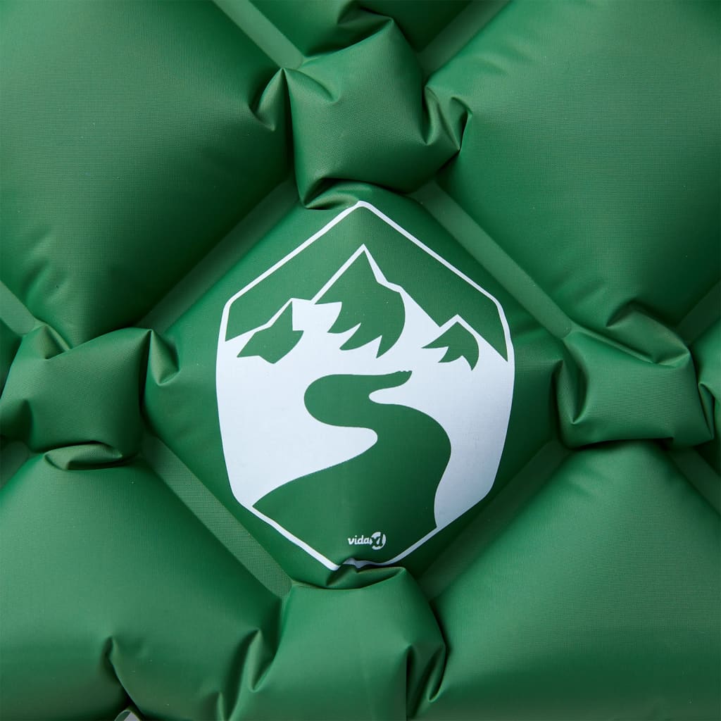 Detail van het groene vidaXL kampeermatras met logo en schuin uitzicht op het patroon.