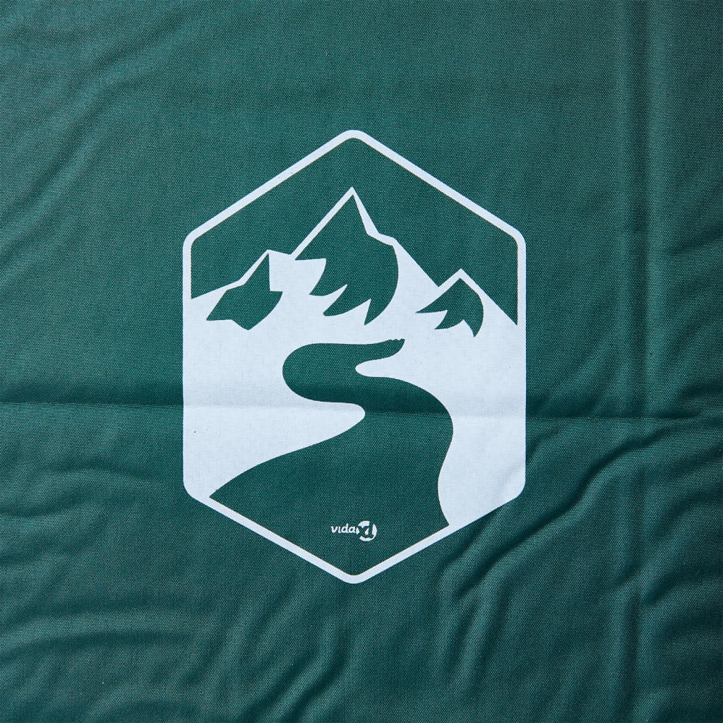 Detail van het groene vidaXL kampeermatras met een berglandschap en een pad.