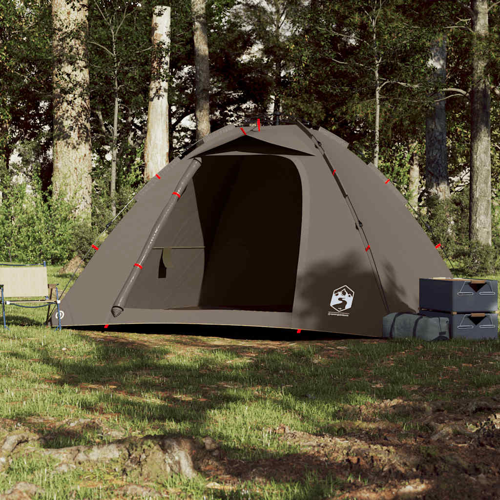 Zijaanzicht van de vidaXL 4-persoons tent in bruin, met open ingang en bomen op de achtergrond.