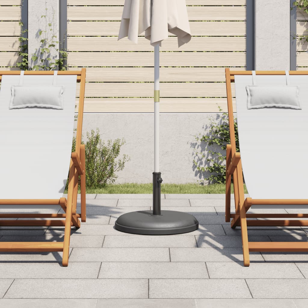 Detail van de vidaXL parasolvoet met parasol en ligstoelen op een terras.