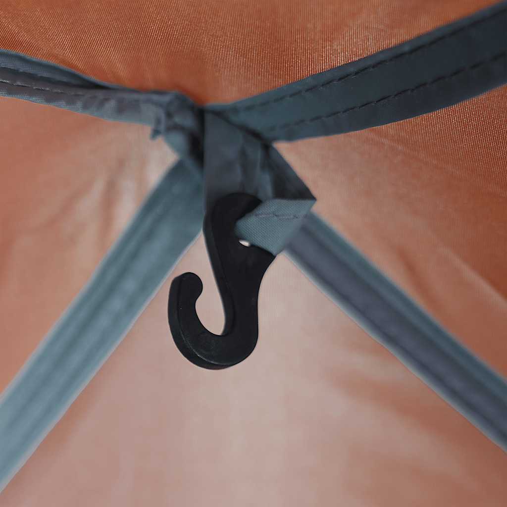 Detail van de haak voor ophangmogelijkheden in de vidaXL douchetent.
