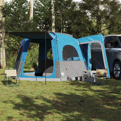 Zijaanzicht van de vidaXL 4-persoons autotent in blauw, met open tent en stoelen.
