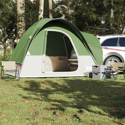 Zijaanzicht van de vidaXL 4-persoons autotent in groen, met open ingang en campingstoelen.