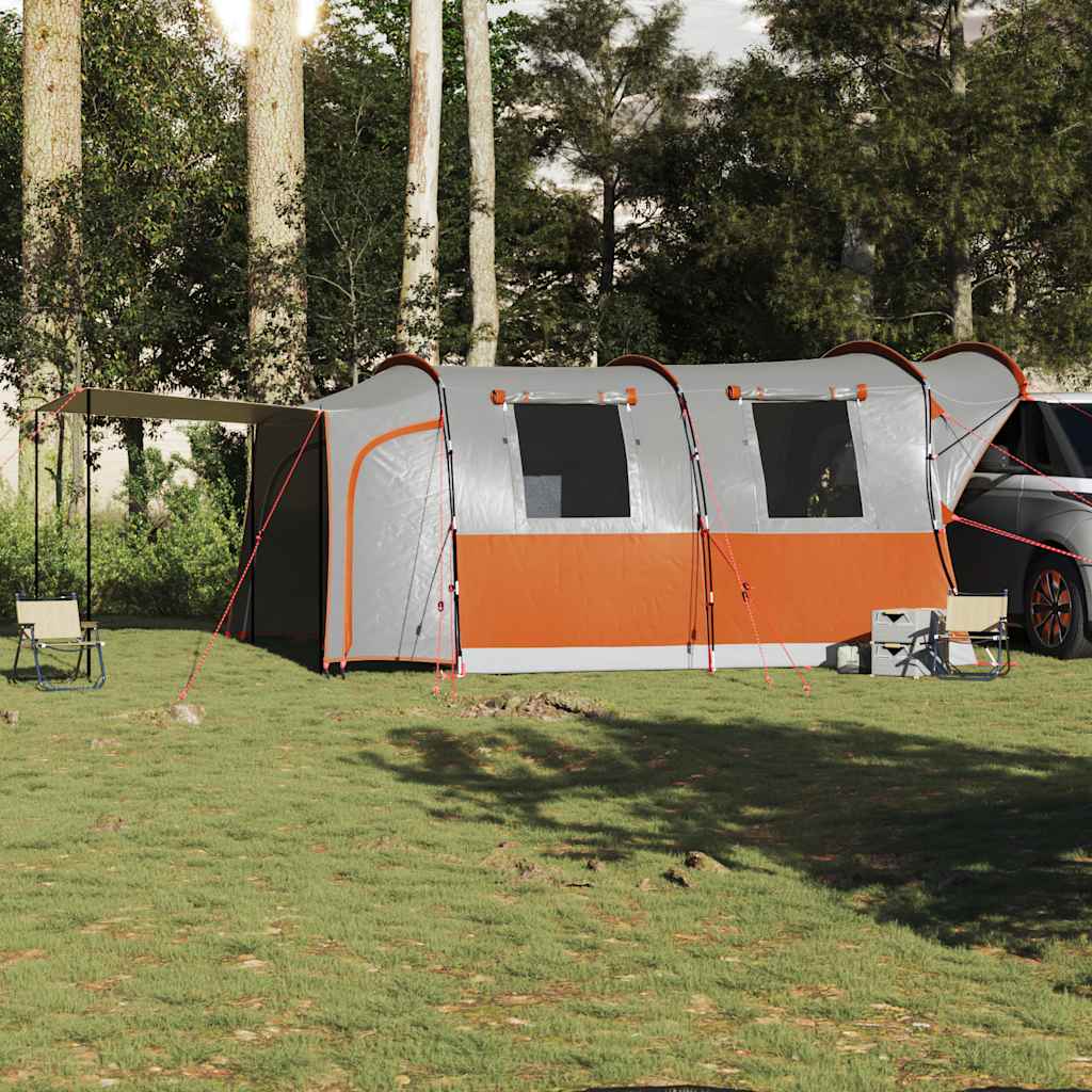 Detail van de vidaXL 4-persoons autotent in grijs en oranje, met opgezette luifel en openingen.