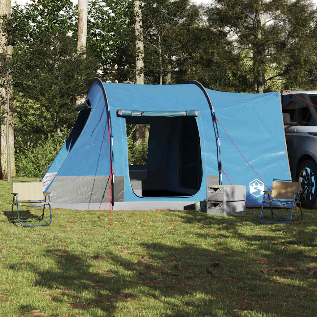 Detail van de vidaXL 2-persoons autotent in blauw, met open ingang en stoelen ernaast.