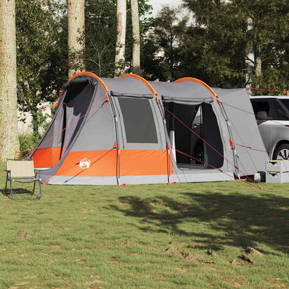 Zijaanzicht van de vidaXL 2-persoons autotent in grijs en oranje, opgesteld in de natuur.