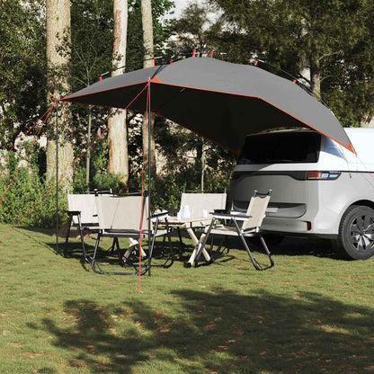 Detail van de vidaXL autotent in grijs en oranje, opgezet met stoelen en tafel eronder.