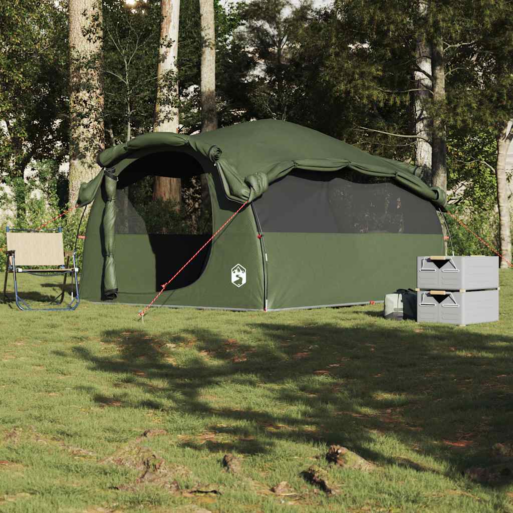Zijaanzicht van de vidaXL tunneltent in olijfgroen, met open ingang en campingstoelen ernaast.
