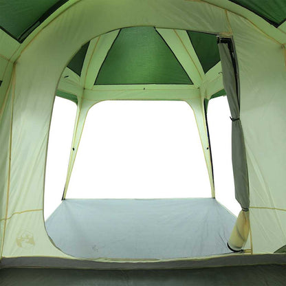 Interieur van de vidaXL 5-persoons kampeertent met groene en beige kleuren, zichtbaar vanaf de ingang.