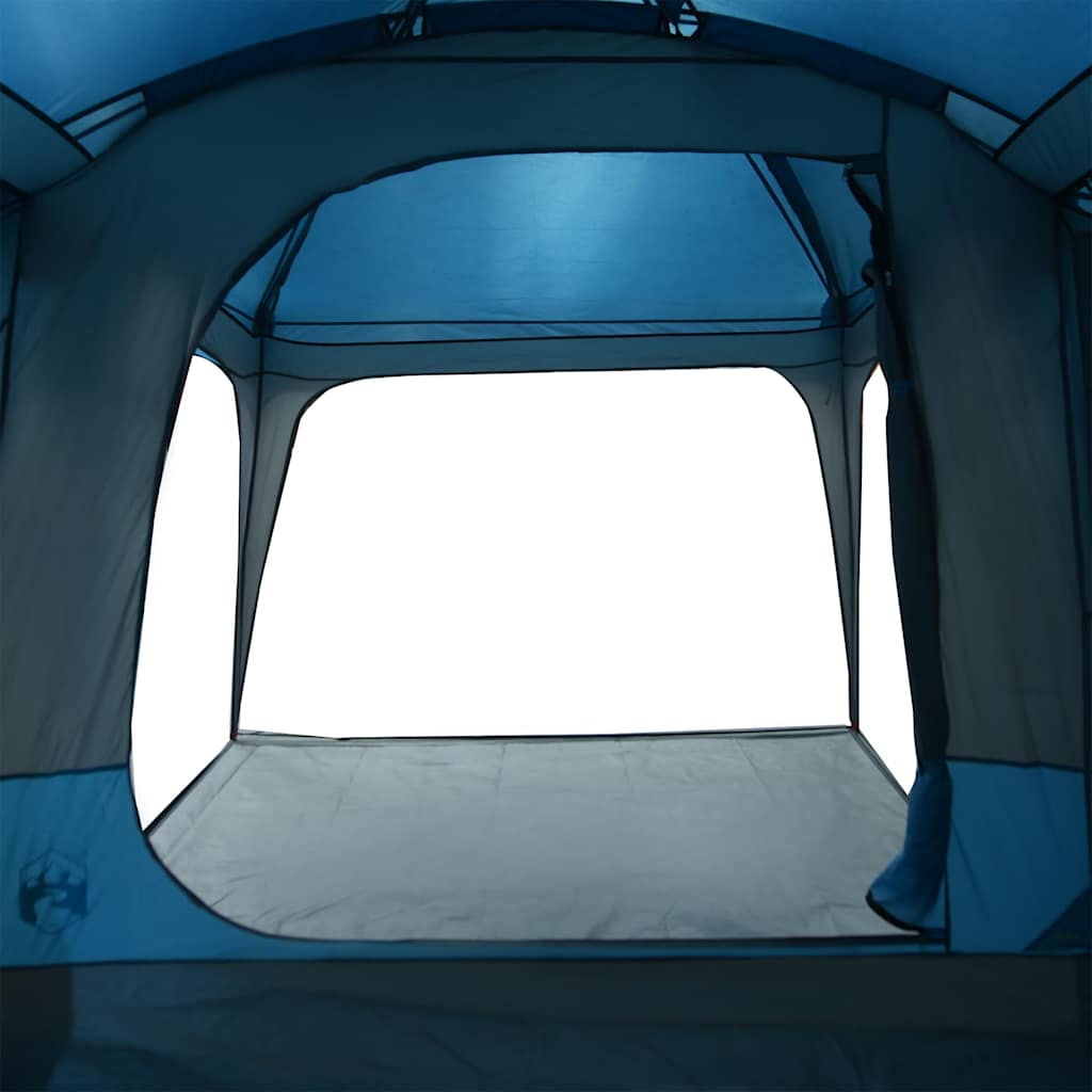 Detail van de binnenkant van de vidaXL 9-persoons tent met blauwe lucht en ruime opstelling.