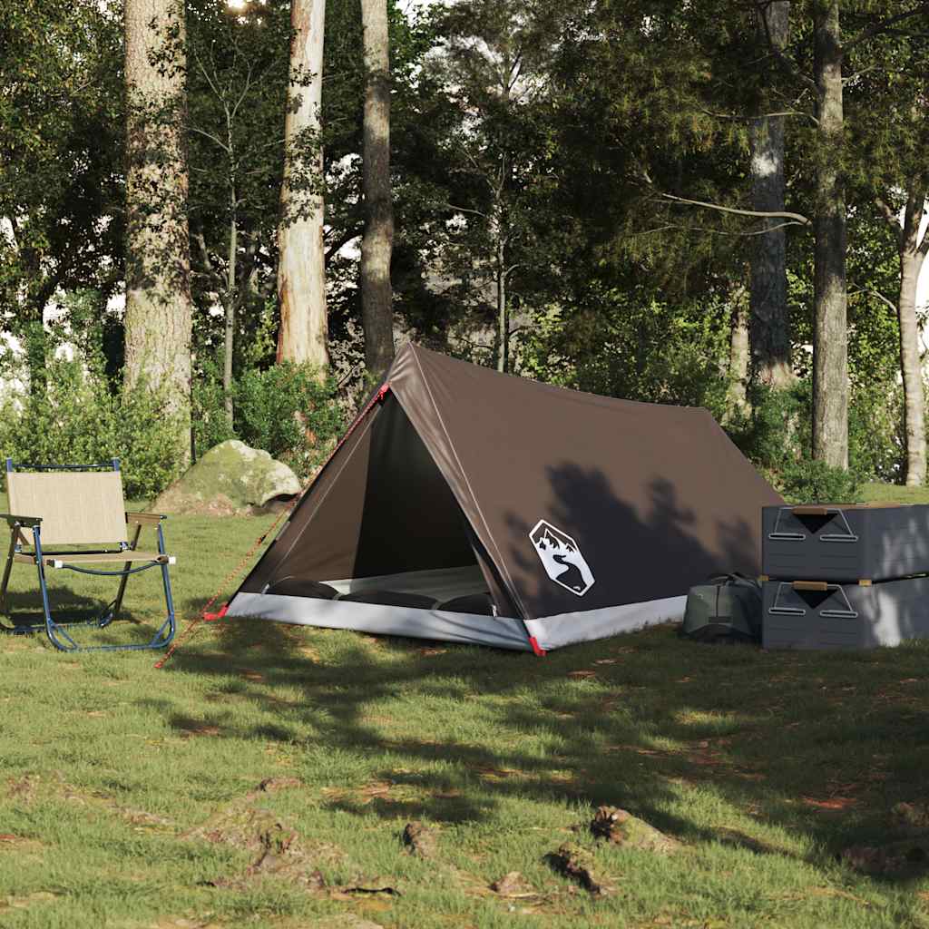 Detail van de bruin vidaXL 2-persoons tent in een groene omgeving met campingstoelen.