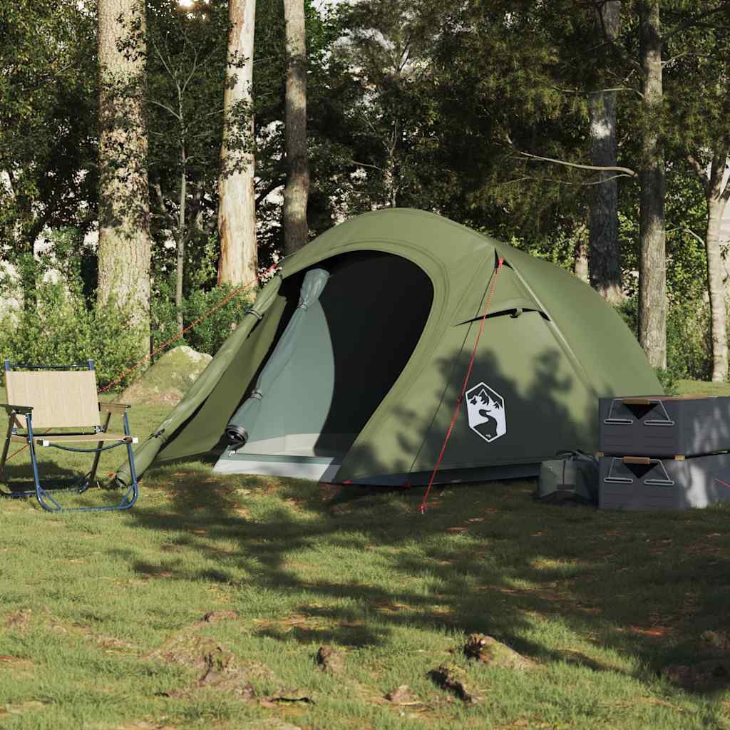 Detail van de vidaXL 3-persoons tunneltent in olijfgroen, zijaanzicht met campingstoelen.
