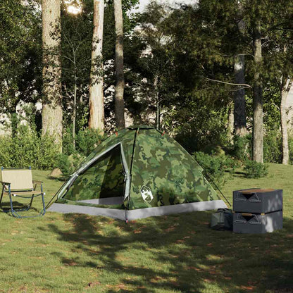 Detail van de vidaXL 2-persoons camouflage koepeltent in een groene bosomgeving.