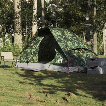 Zijaanzicht van de vidaXL 2-persoons camouflage koepeltent in een bosrijke omgeving.