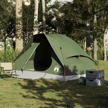 Zijaanzicht van de vidaXL koepeltent in olijfgroen, opgezet in een bosrijke omgeving.