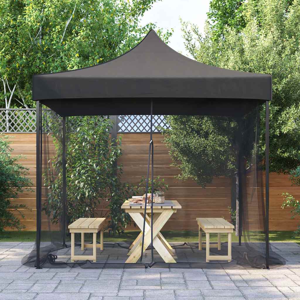 Zwarte vidaXL klamboe voor buiten met open bovenkant, geplaatst boven een houten tafel en banken.